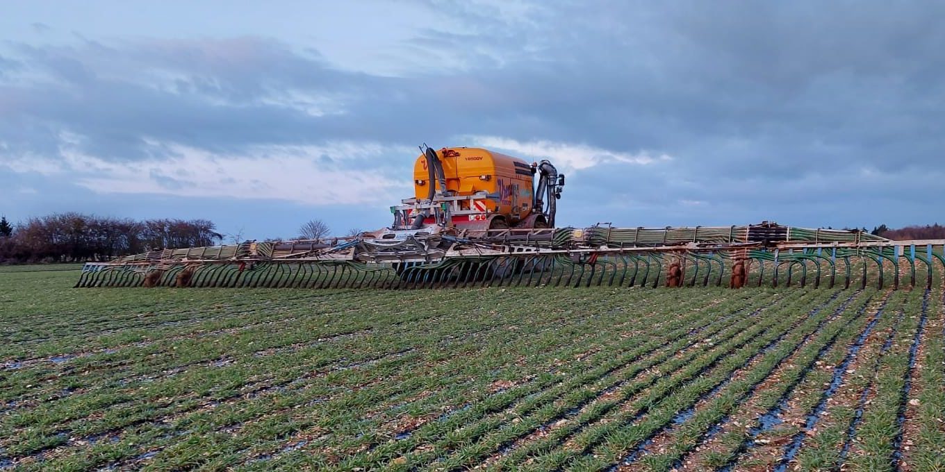 Organics fertilisers FGS Organics - application of fertiliser