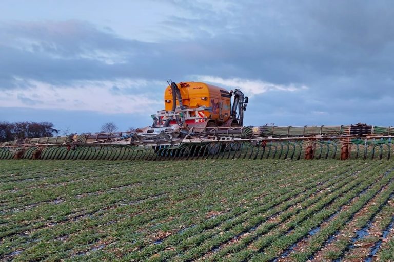 Organics fertilisers FGS Organics - application of fertiliser